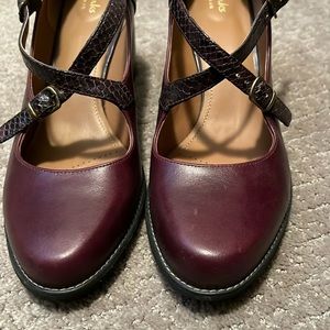 Clark’s Artisan Platform Cross Straps Heels Burgundy color